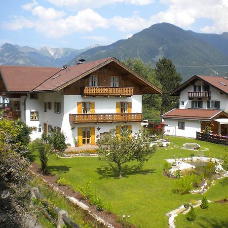 Апартаменты Haus Daheim Миттенвальд Экстерьер фото